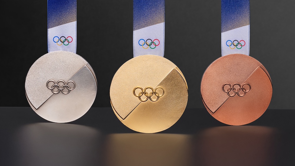 Svelate le medaglie dei Giochi Olimpici e Paralimpici di Milano Cortina 2026, Buonfiglio: “Sogno da vivere ad occhi aperti” Svelate le medaglie dei Giochi Olimpici e Paralimpici di Milano Cortina 2026, Buonfiglio: “Sogno da vivere ad occhi aperti”