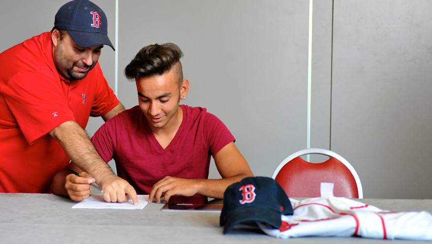 Nicolò Clemente primo italiano a firmare per i Boston Red Sox