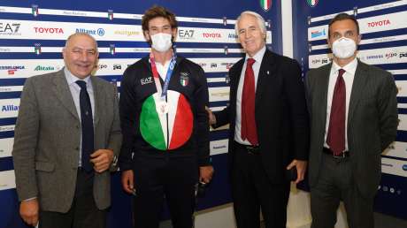 Consiglio Nazionale: Medaglia olimpica a Rossetti (Canottaggio), targa alla dott.ssa Di Giacinto